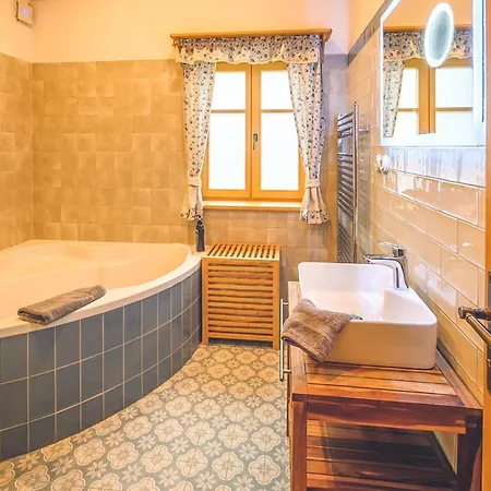 Roubenka Vanedi Tatil Evi
